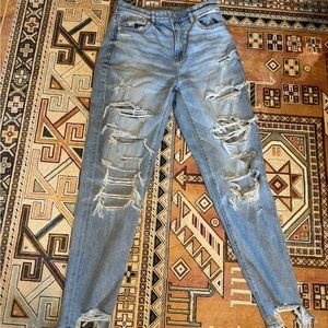 AEO Distressed Mom Jeans Size 6 Long